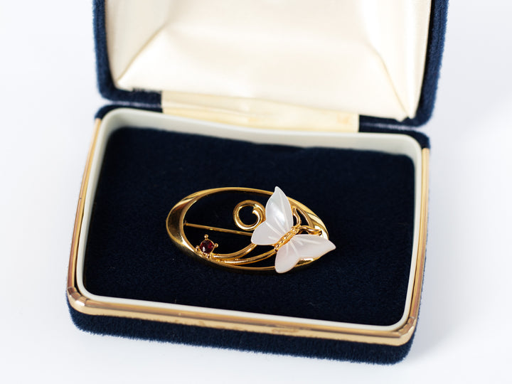 Vintage 90's Mother of Pearl Butterfly Bar Pin