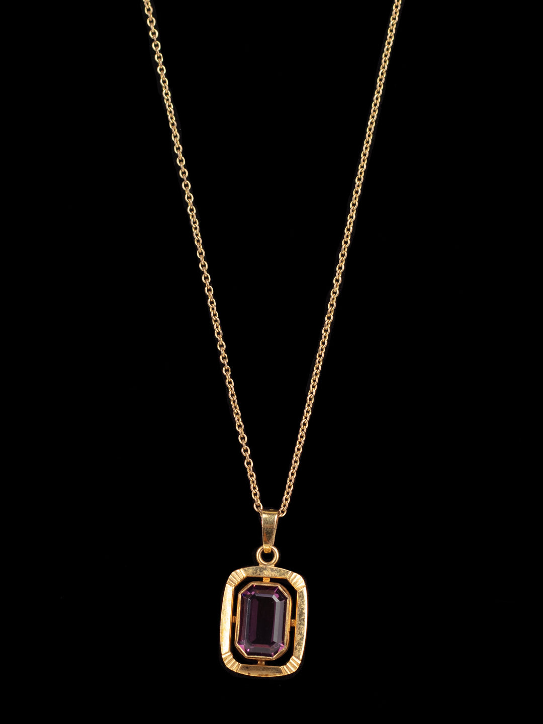Vintage 40s Amethyst Glass Pendant Necklace in Gold-Tone Setting