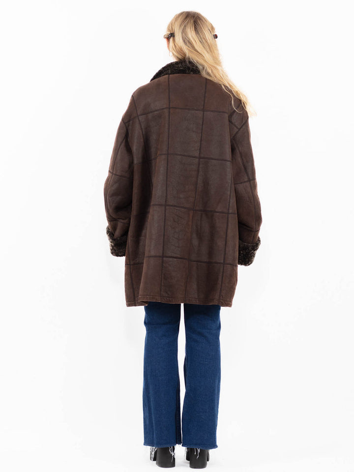 Vintage 90's Women Oversized Sheepskin Coat in Brown