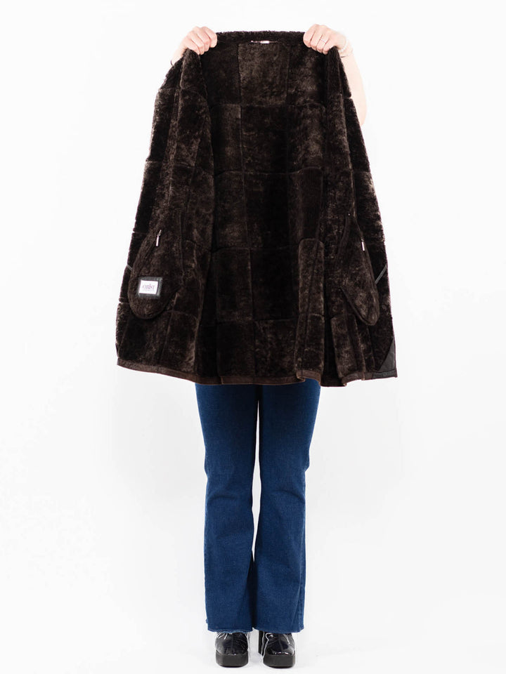 Vintage 90's Women Oversized Sheepskin Coat in Brown