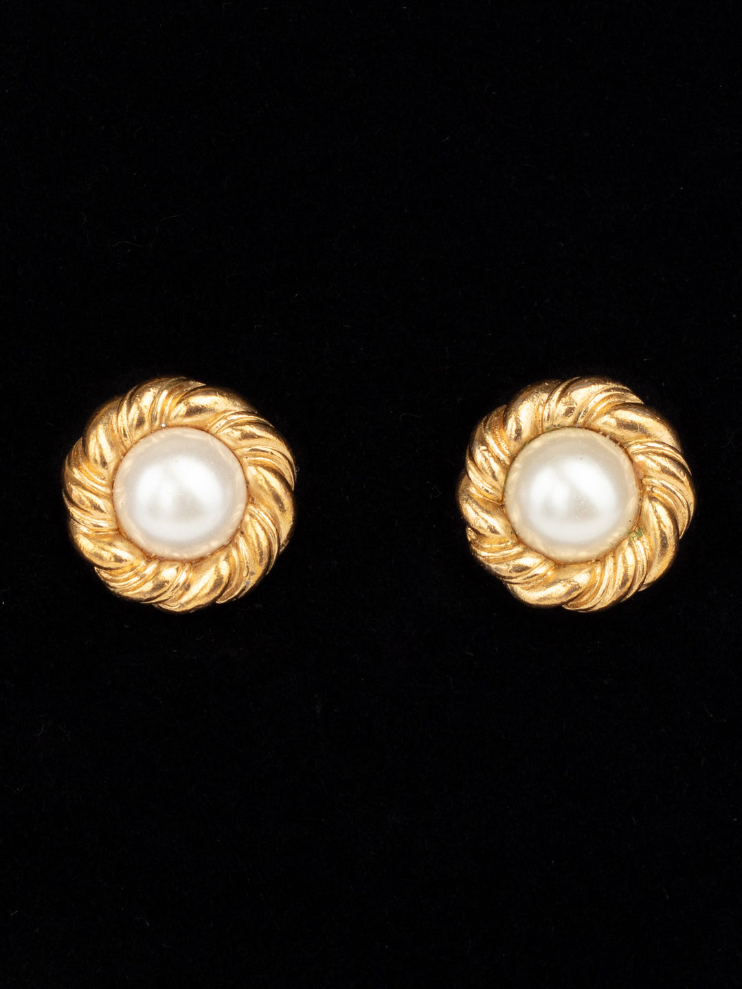Vintage 80s Round Faux Pearl Earrings with Twisted Gold-Tone Frame