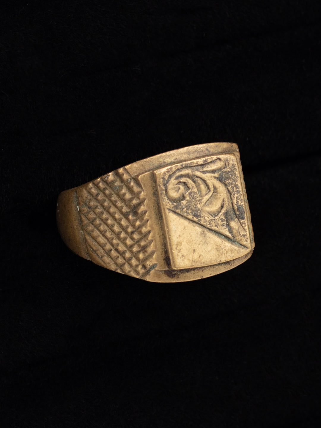 Vintage 60's Men’s Signet Ring with Engraved Crest