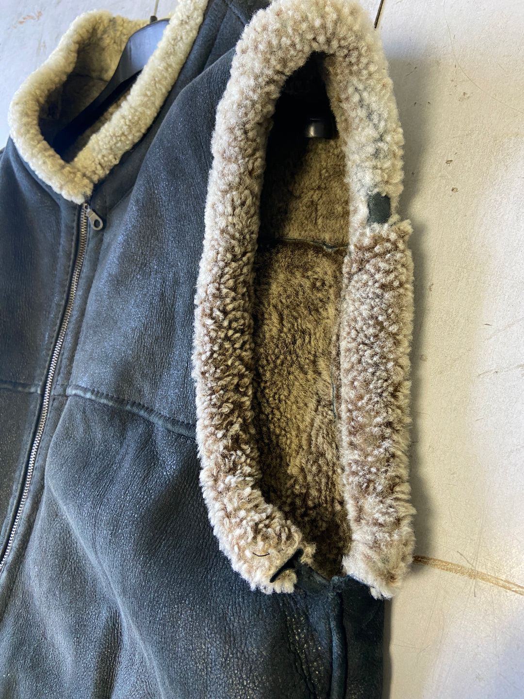 Vintage 90's Men Sheepskin Shearling Vest in BlackZ141
