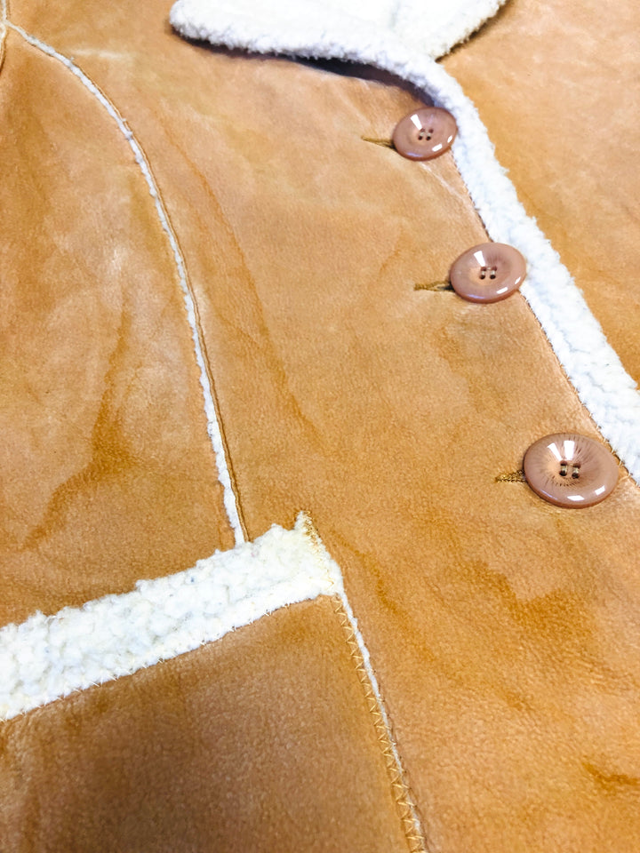 Vintage 90's Women Faux Sheepskin Coat in Light Brown - NorthernGrip