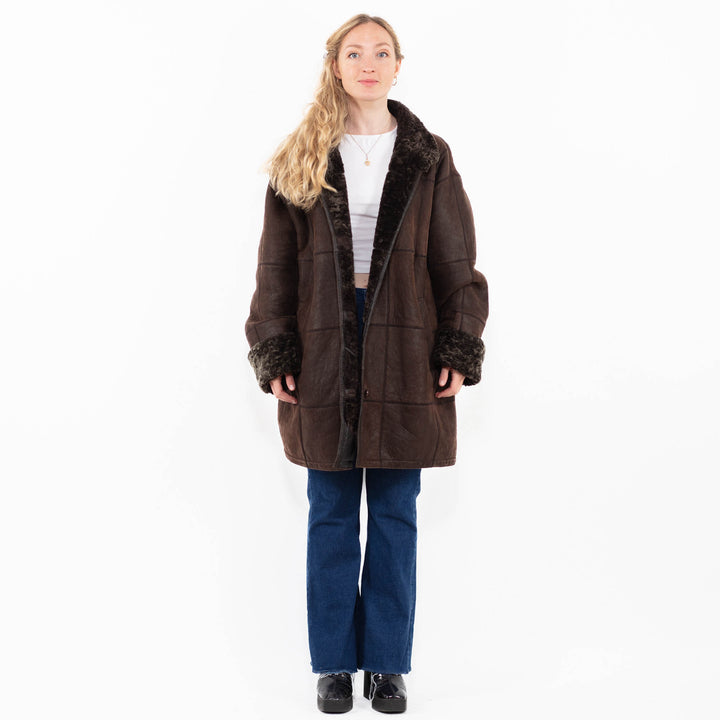 Vintage 90's Women Oversized Sheepskin Coat in Brown