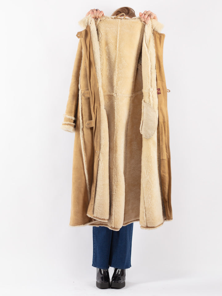 Vintage 70's Women Sheepskin Coat in Beige