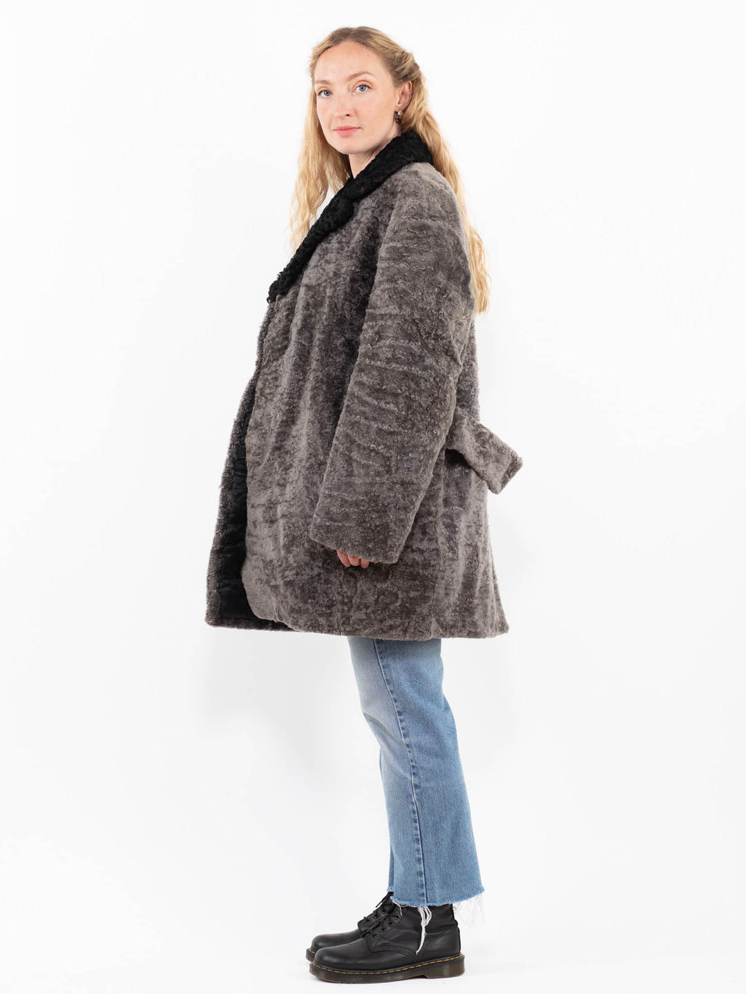Vintage 70's Women Sheepskin Coat in GrayA0263
