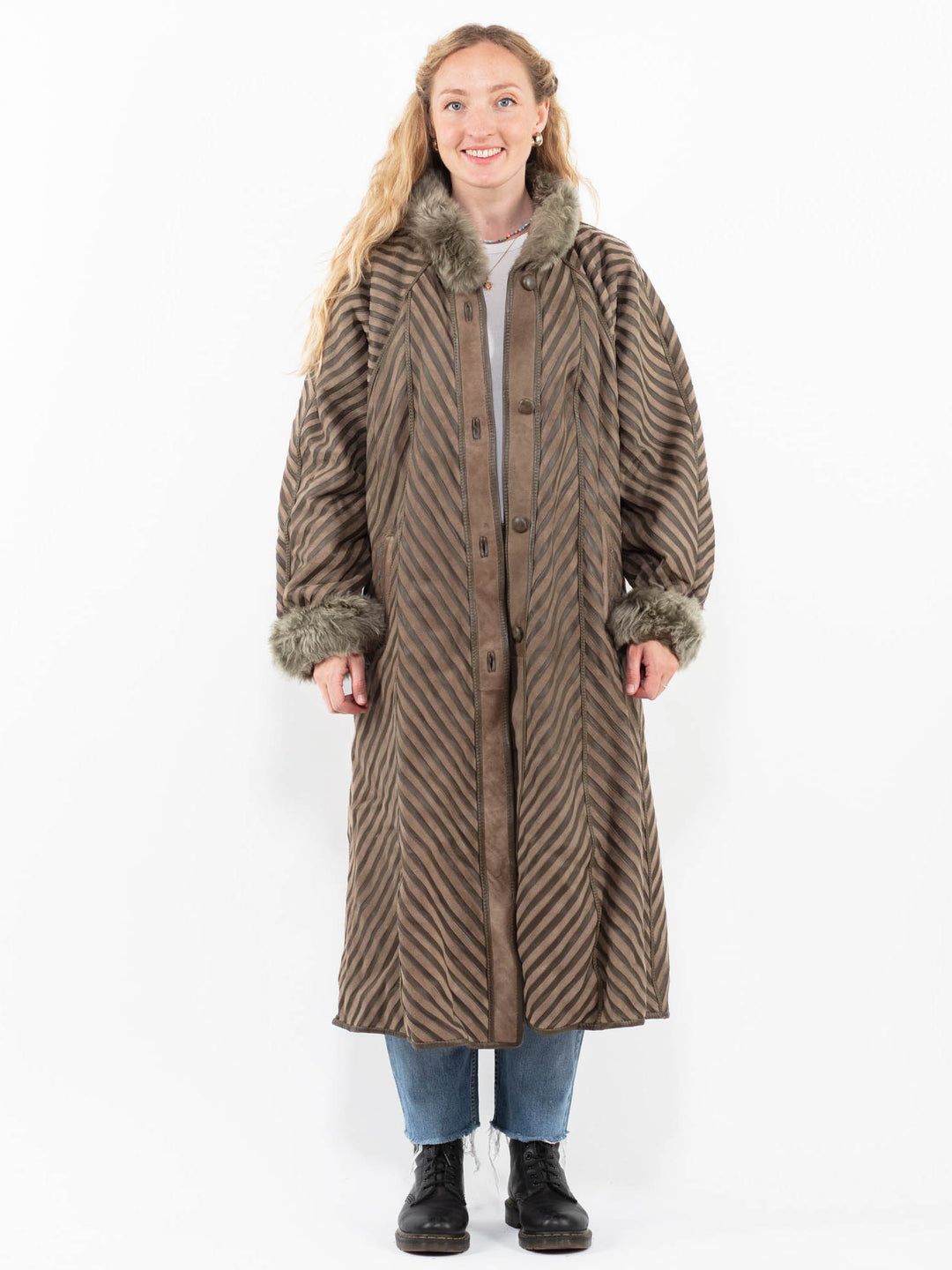 Vintage 80's Women Sheepskin Coat in BeigeA0248
