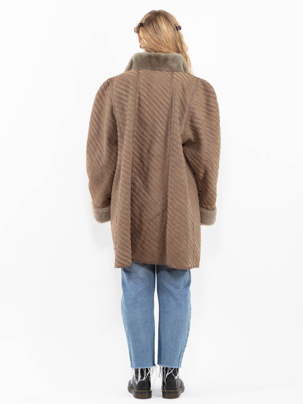 Vintage 80's Women Sheepskin Coat in BeigeA0260
