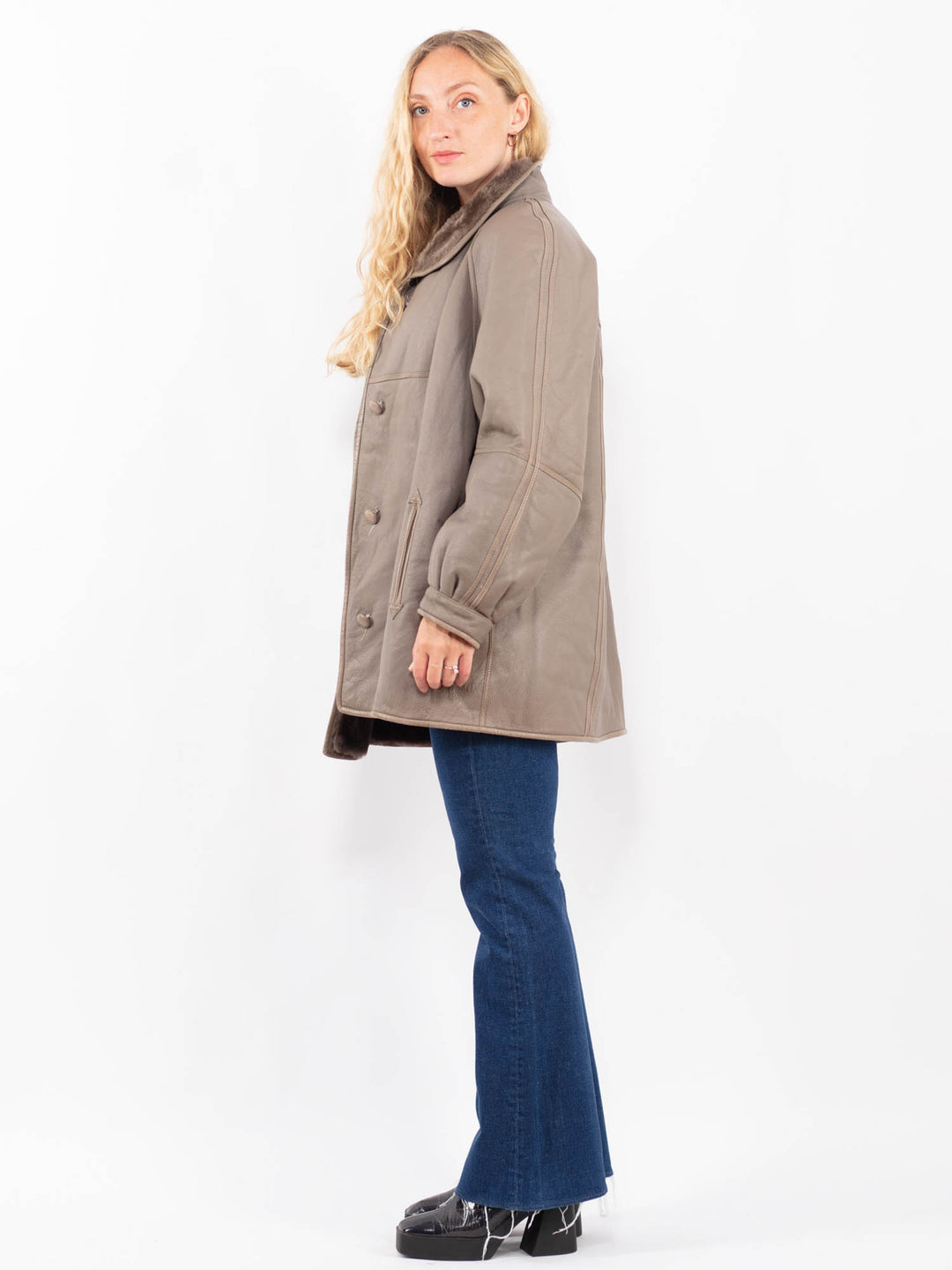 Vintage 90's Women Sheepskin Coat in BeigeA0375
