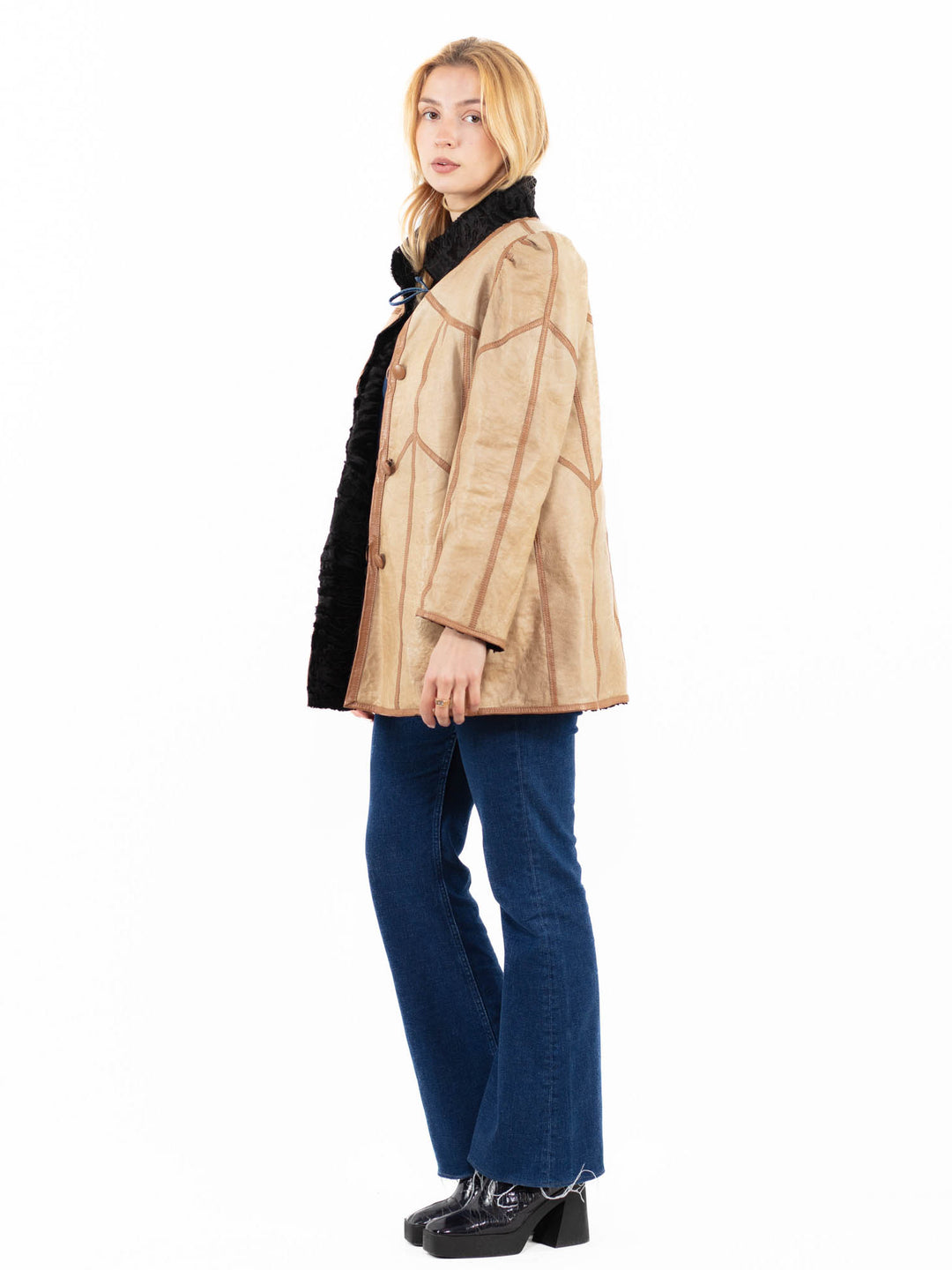 Vintage 80's Women Sheepskin Coat in BeigeA0125