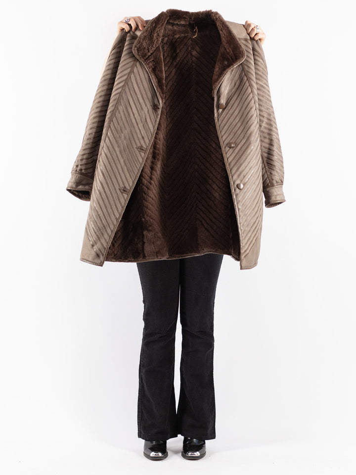 Vintage 80's Women Sheepskin Coat in Beige