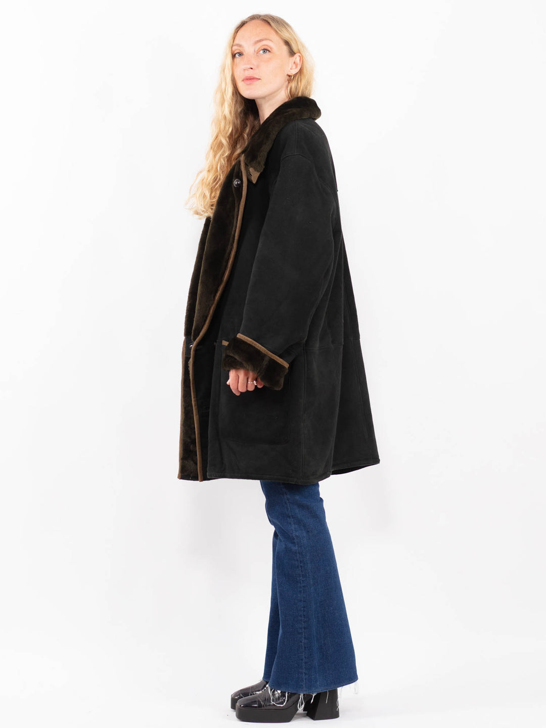 Vintage 90's Women Sheepskin Coat in BlackA0360