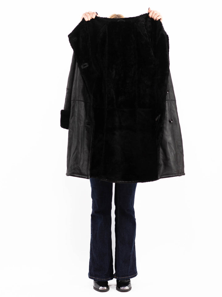 Vintage 90's Women Hooded Sheepskin Coat in Black