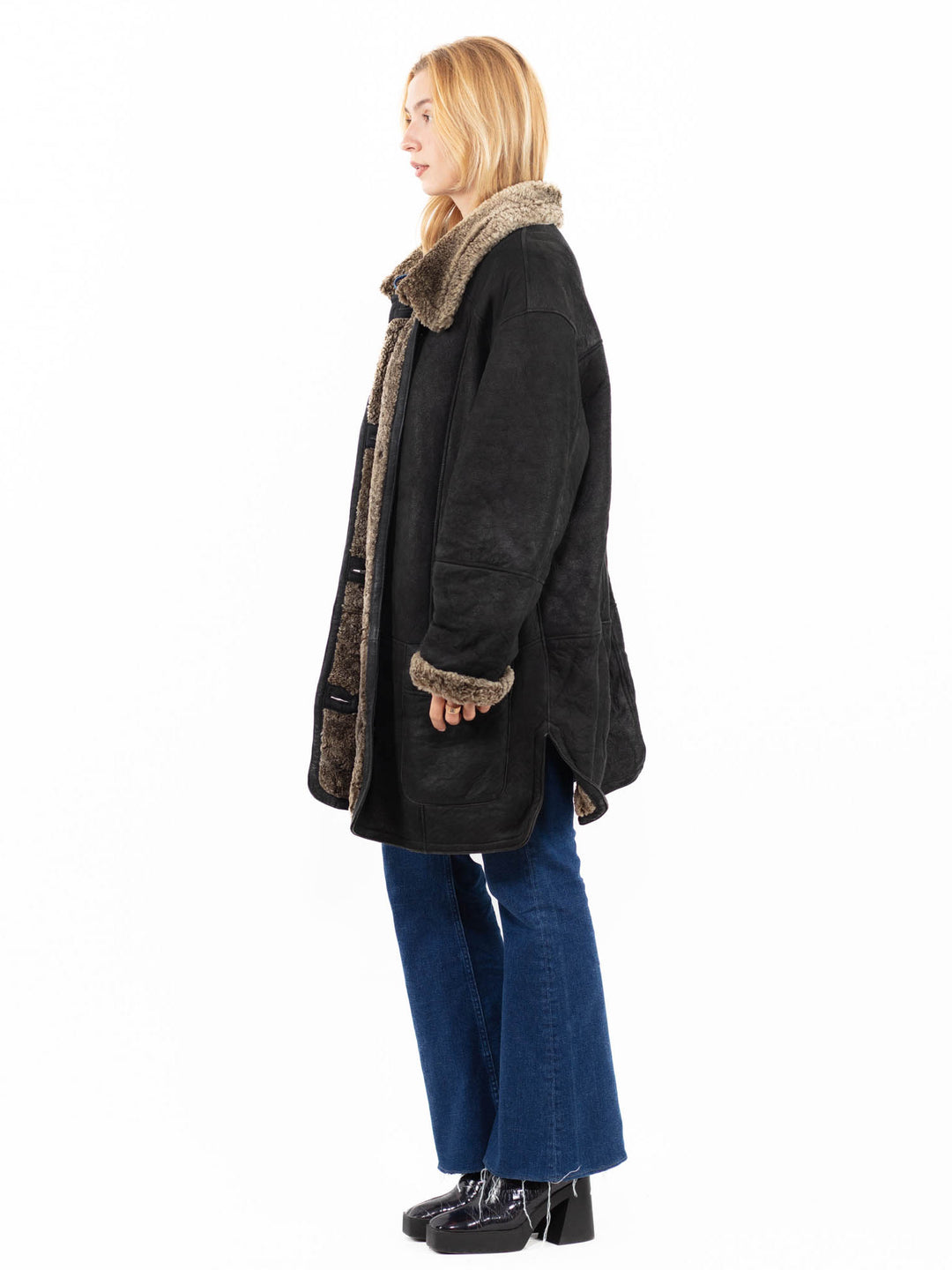 Vintage 90's Women Sheepskin Coat in BlackA0078