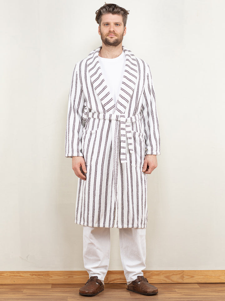 Vintage 90's Men Dressing Gown in White - NorthernGrip