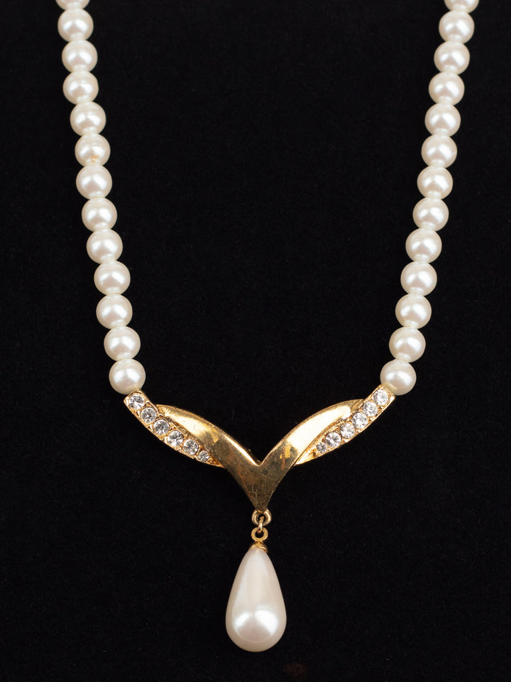 Vintage 80s Pearl Bead Necklace with Gold-Tone V Accent and Teardrop Pendant