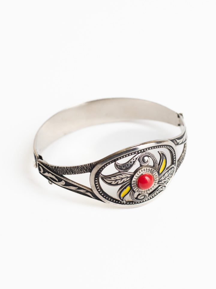 Vintage Boho Silver-Tone Bangle Bracelet with Floral Etching and Red Stone