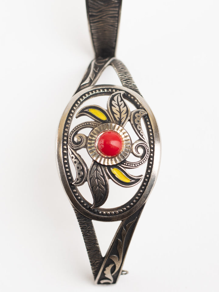 Vintage Boho Silver-Tone Bangle Bracelet with Floral Etching and Red Stone