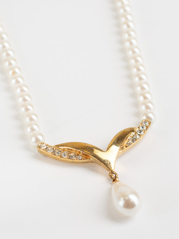 Vintage 80s Pearl Bead Necklace with Gold-Tone V Accent and Teardrop Pendant