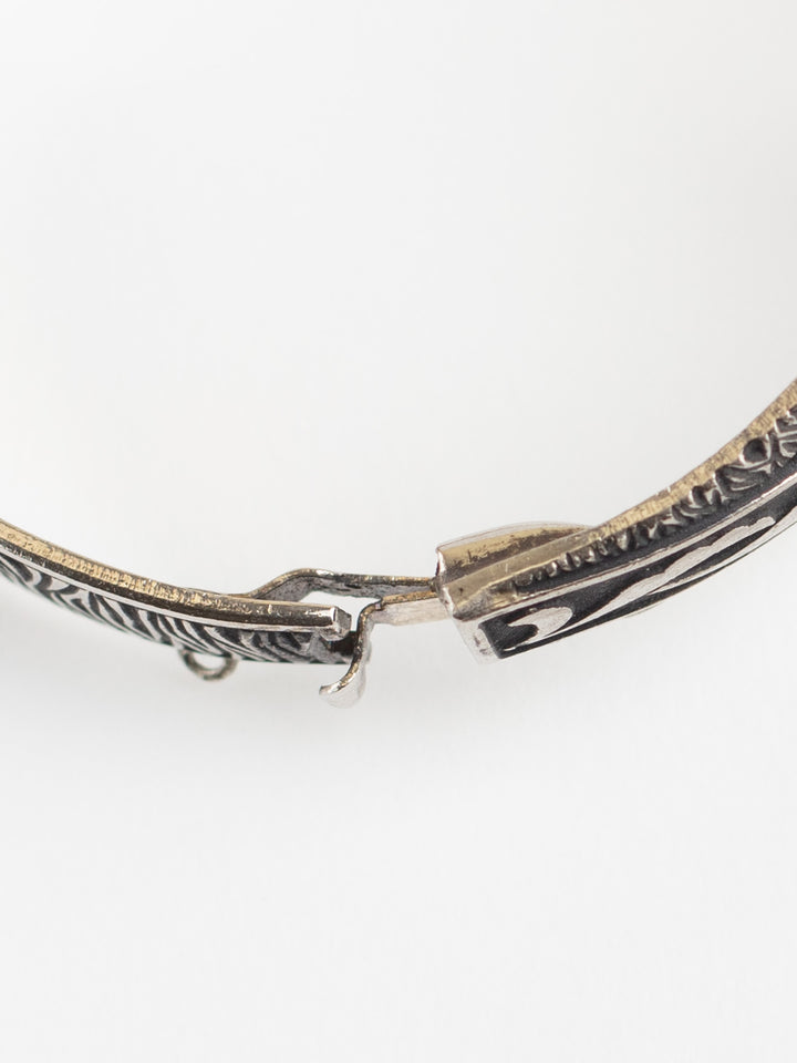 Vintage Boho Silver-Tone Bangle Bracelet with Floral Etching and Red Stone