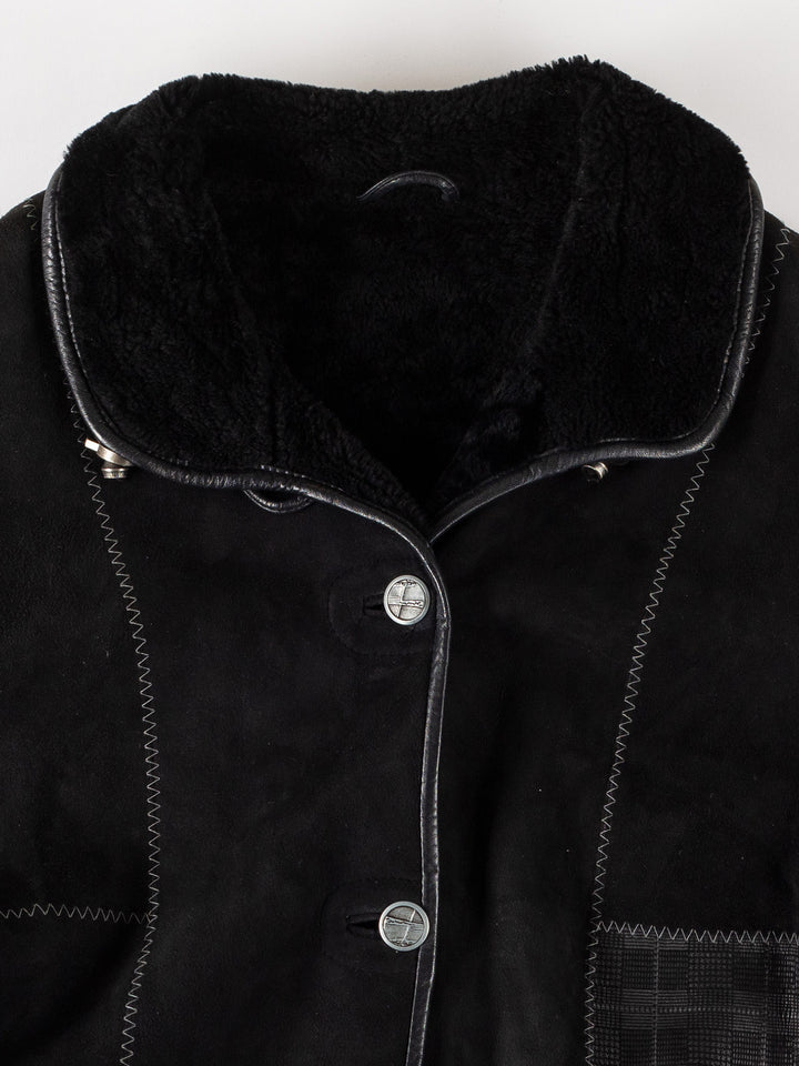 Vintage 90's Women Sheepskin Coat in BlackMN577