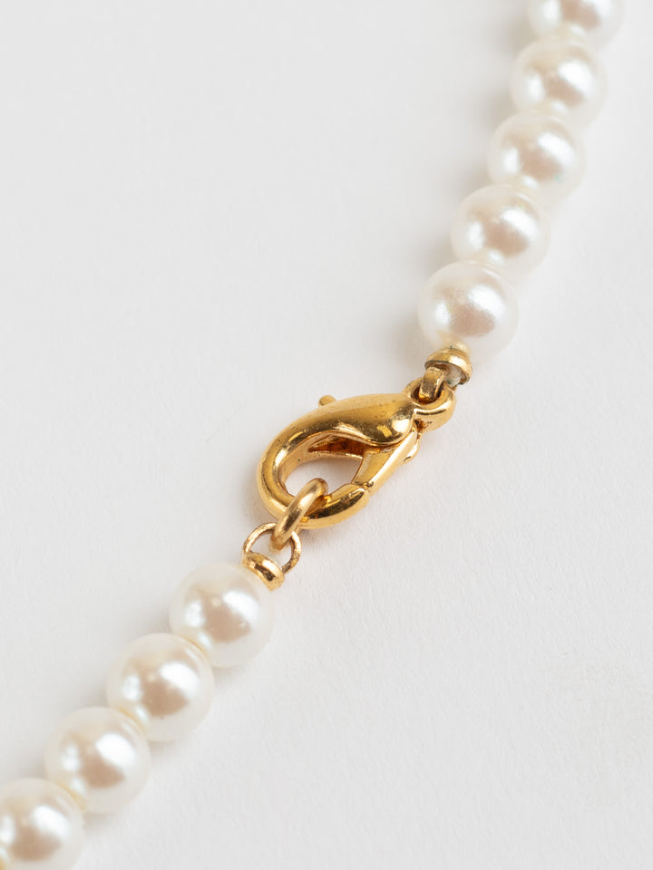 Vintage 80s Pearl Bead Necklace with Gold-Tone V Accent and Teardrop Pendant
