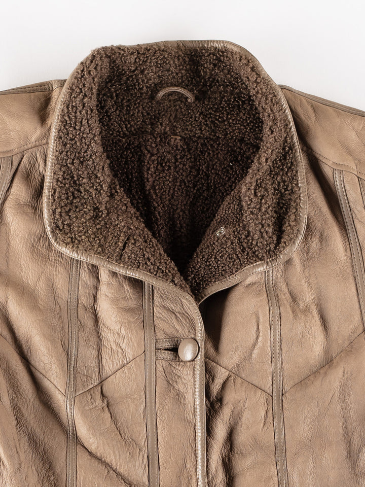 Vintage 90's Women Sheepskin Coat in BeigeMN810