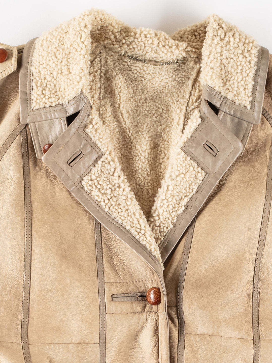 Vintage 80's Women Sheepskin Coat in BeigeMN814