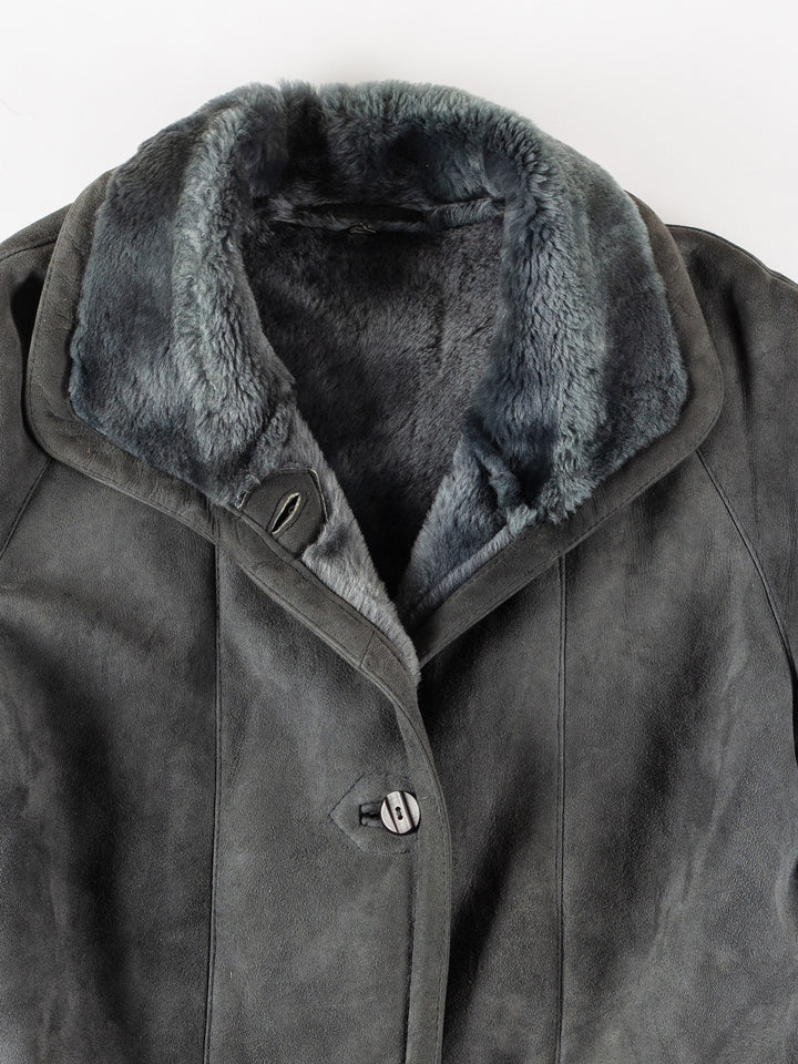 Vintage 80's Women Sheepskin Coat in GrayMN276