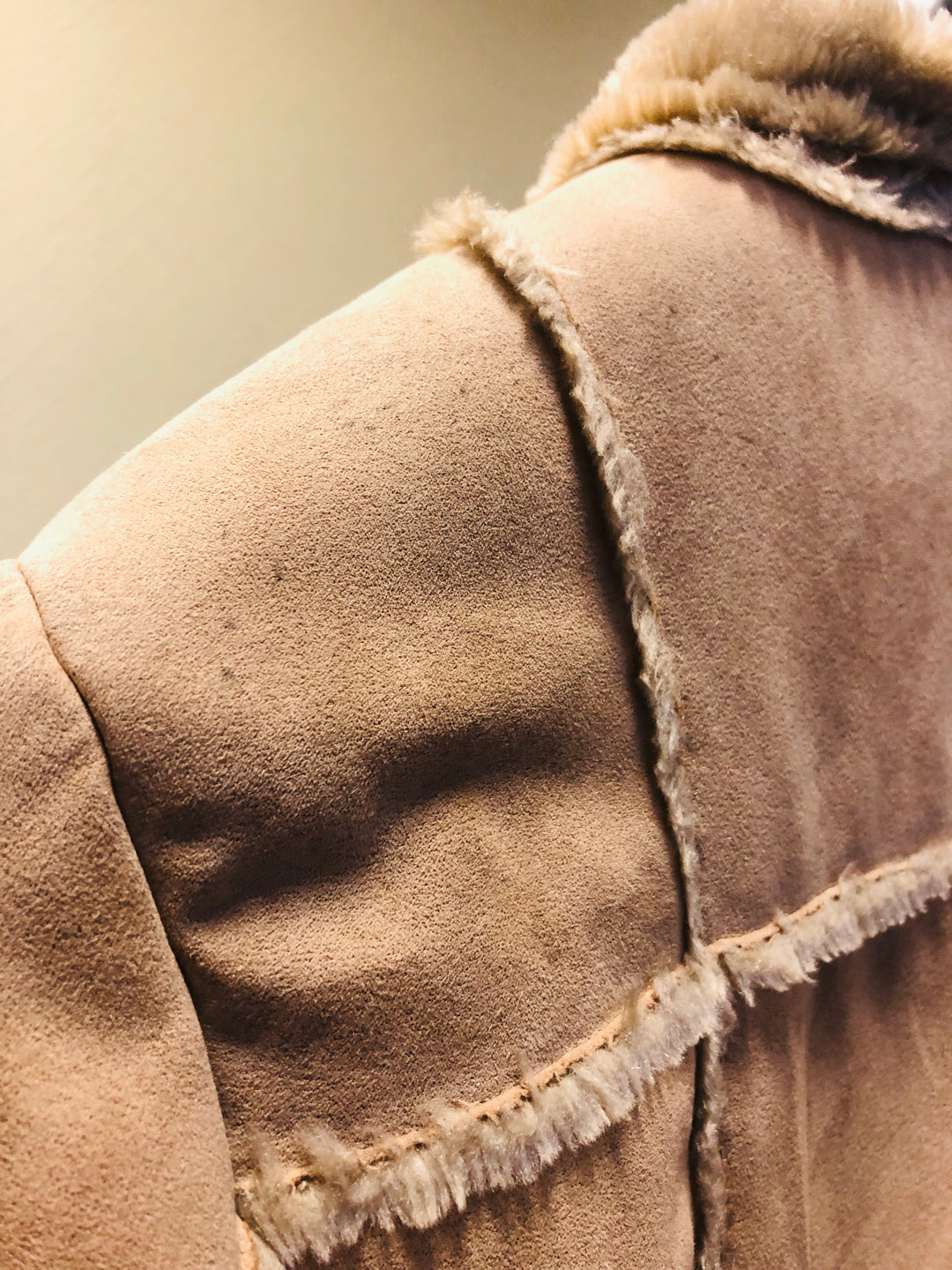 Vintage 90's Women Faux Sheepskin Coat in Beige