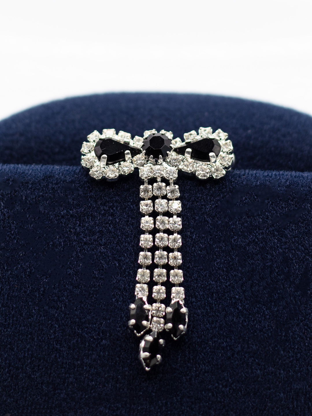 Vintage 60's Brooch in Black
