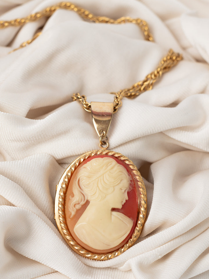 Vintage 70's Cameo Locket Necklace