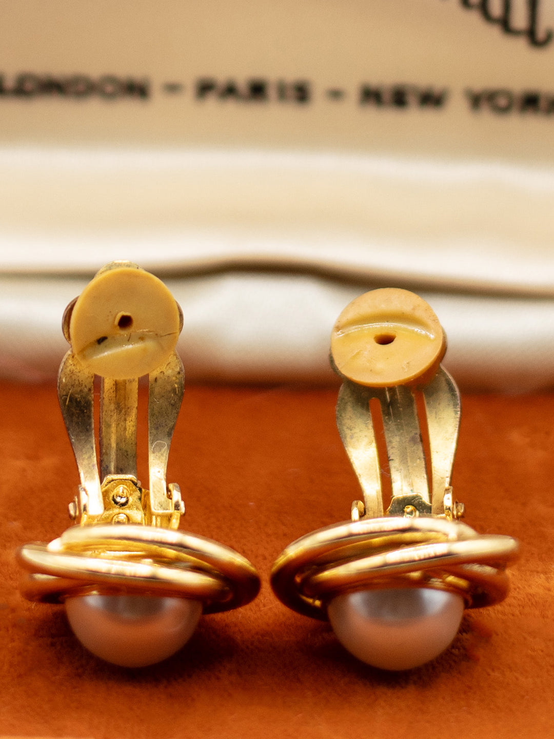 Vintage 80's Clip-on Earrings in Gold