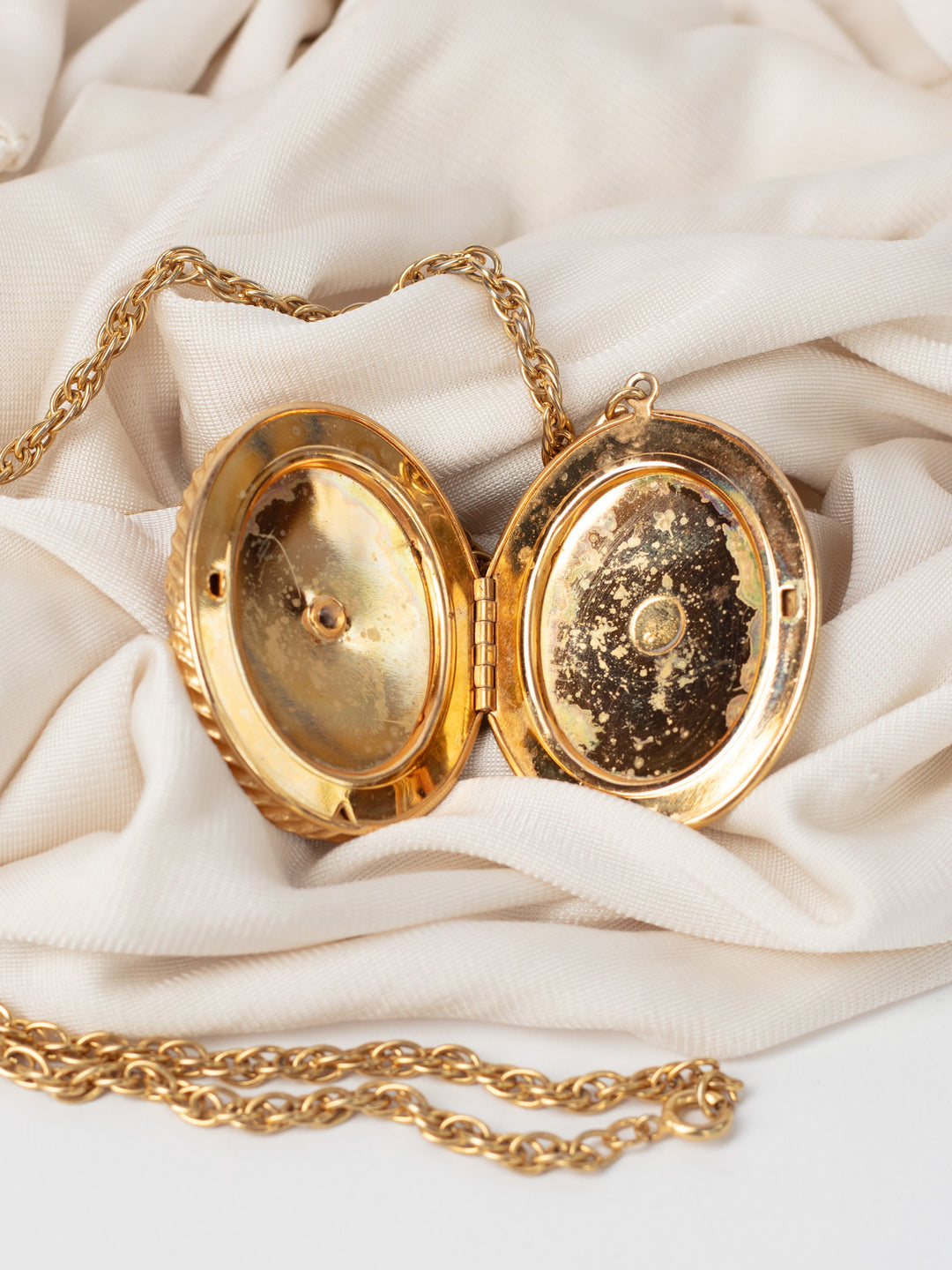 Vintage 70's Cameo Locket Necklace