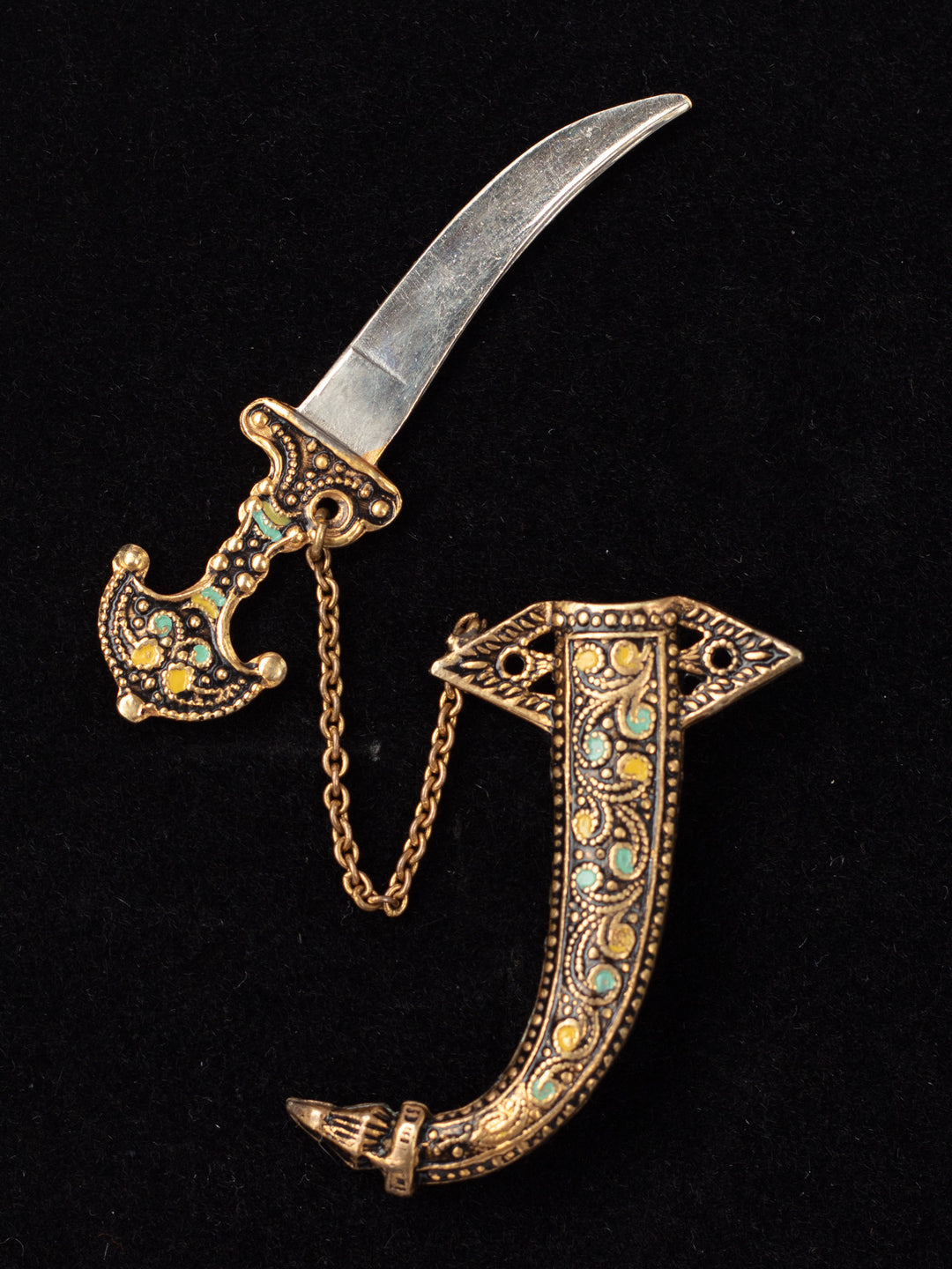 Vintage 60's Enamel Dagger Brooch with Moving Blade – NorthernGrip