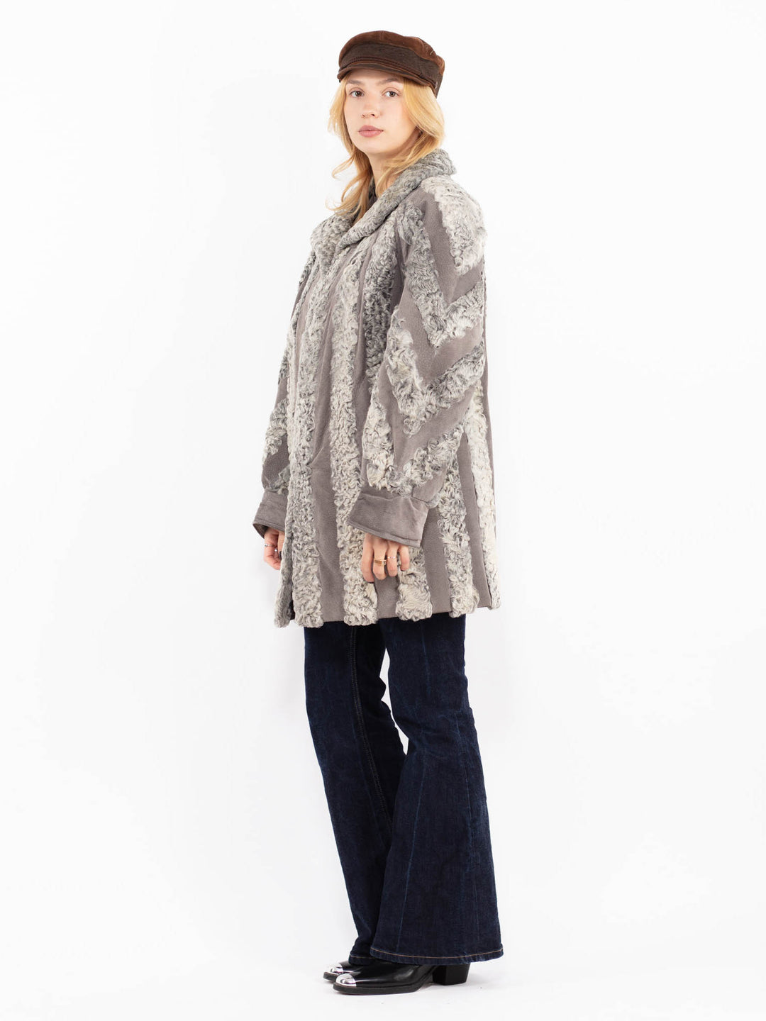 Vintage 70's Women Shearling Suede Coat in Gray
