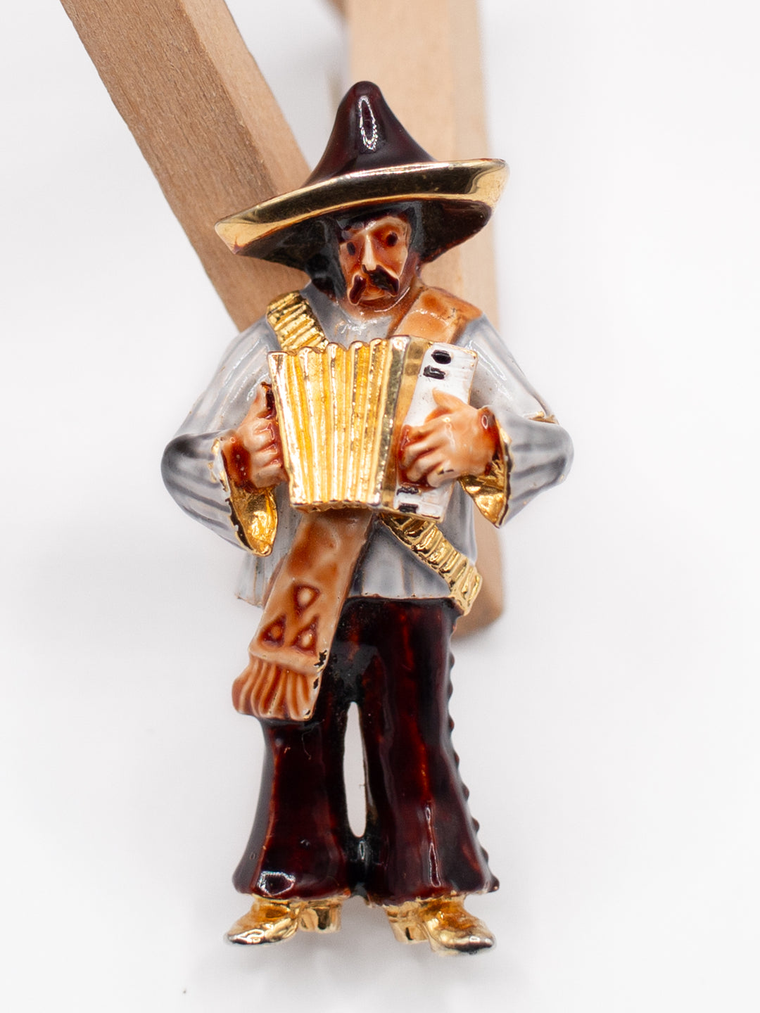 Vintage 70's Brooch in Gold