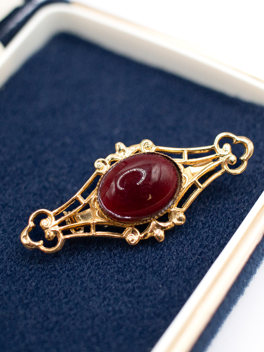 Vintage 60's Brooch in Gold