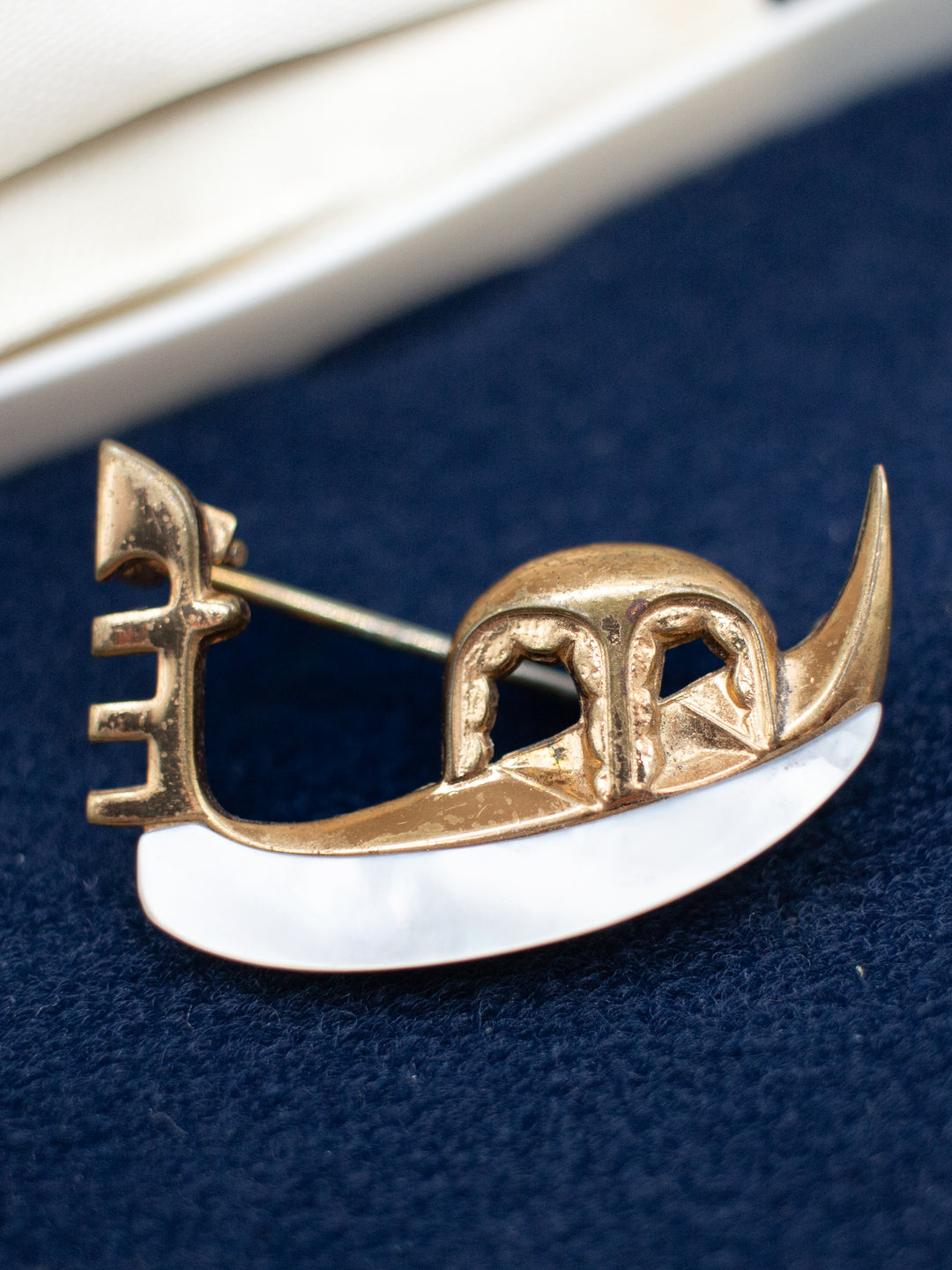 Vintage 70's Brooch in Gold