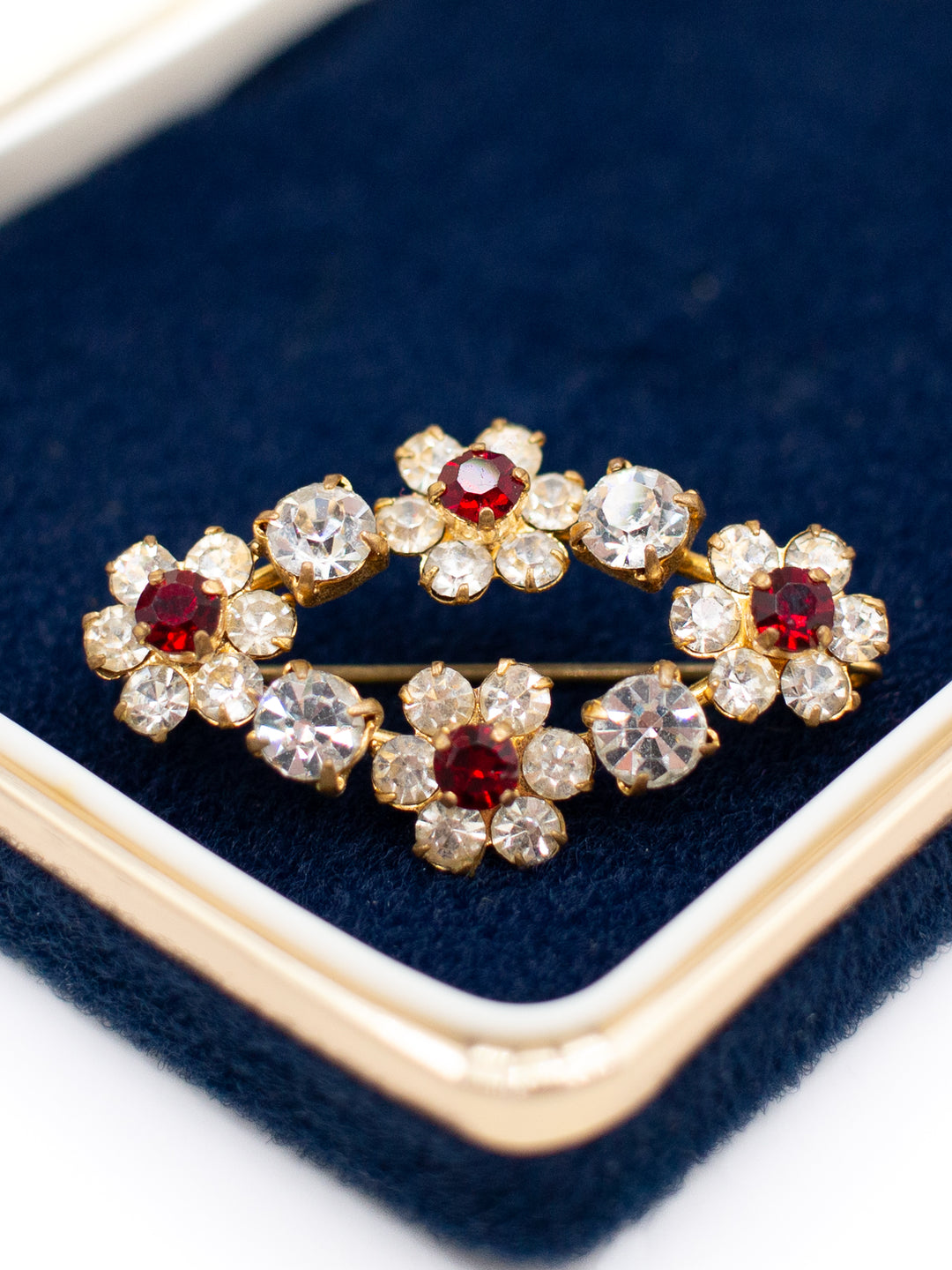 Vintage 50's Brooch in Gold