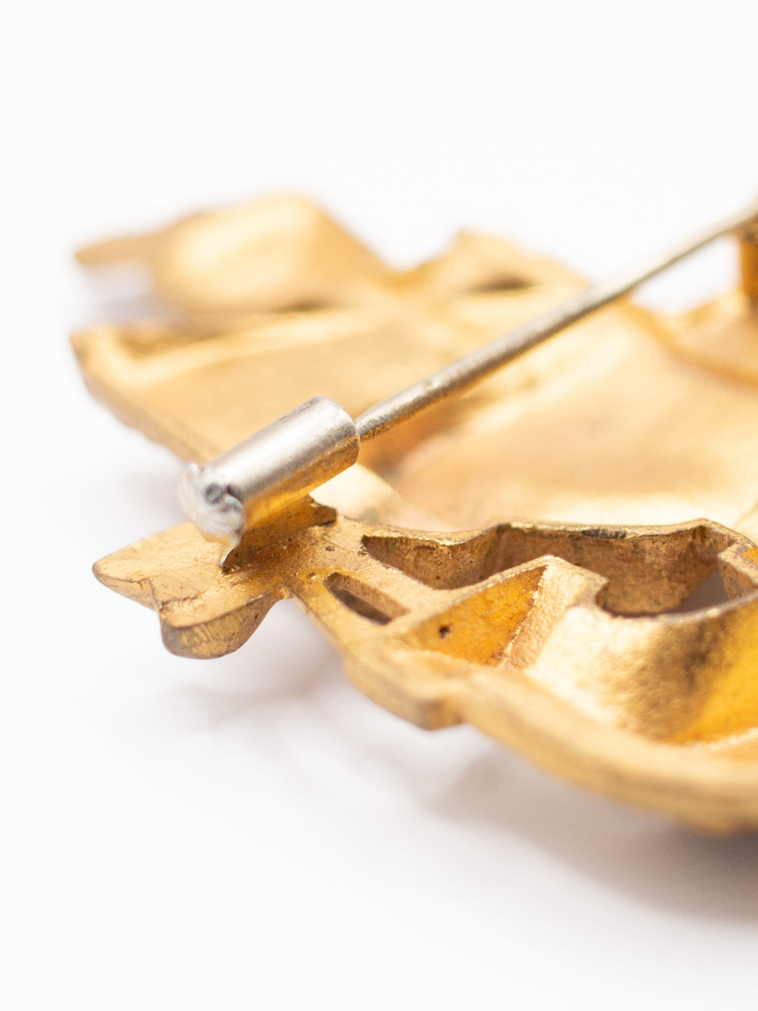 Vintage 60's Brooch in Gold