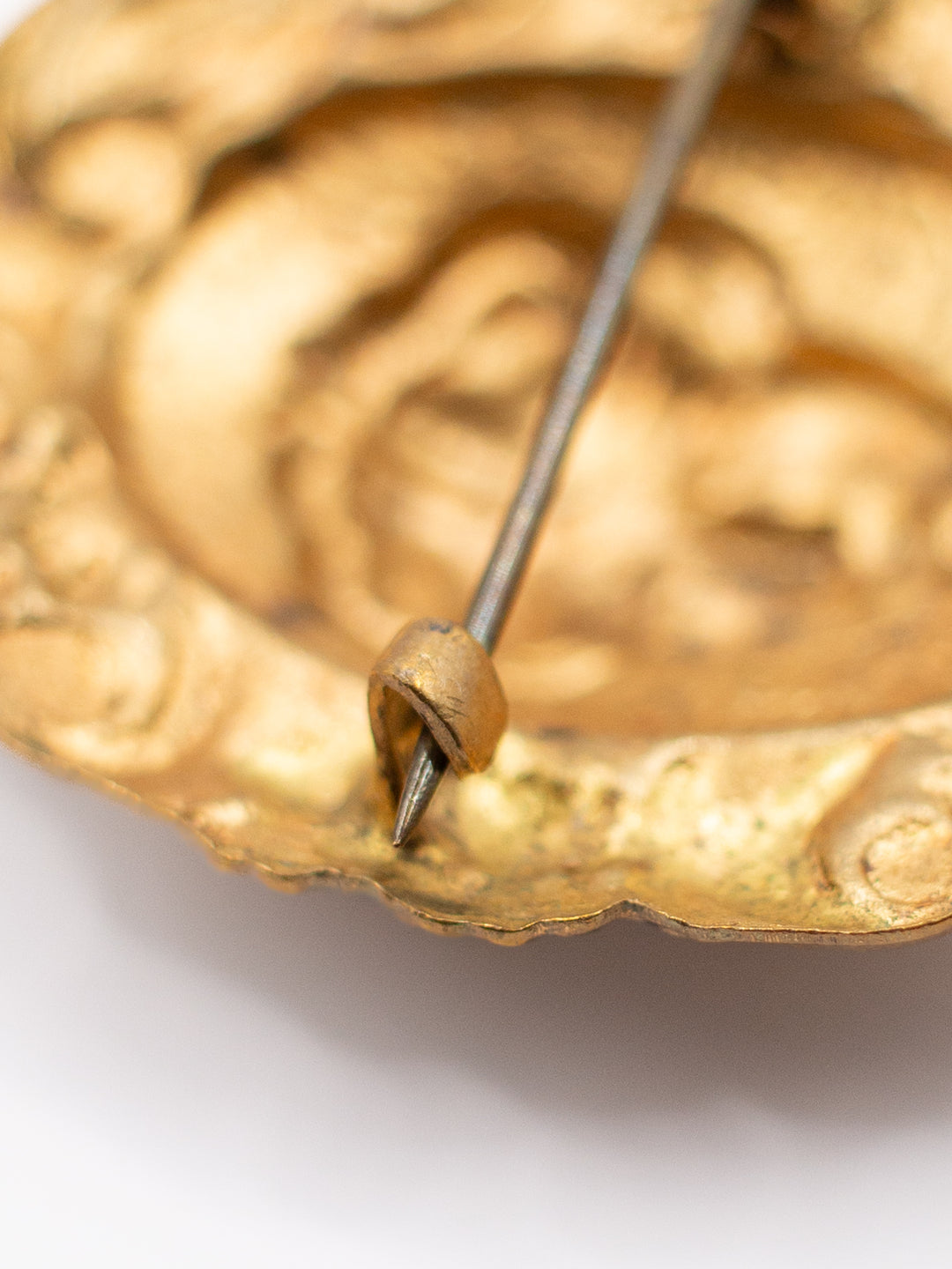 Vintage 70's Brooch in Gold