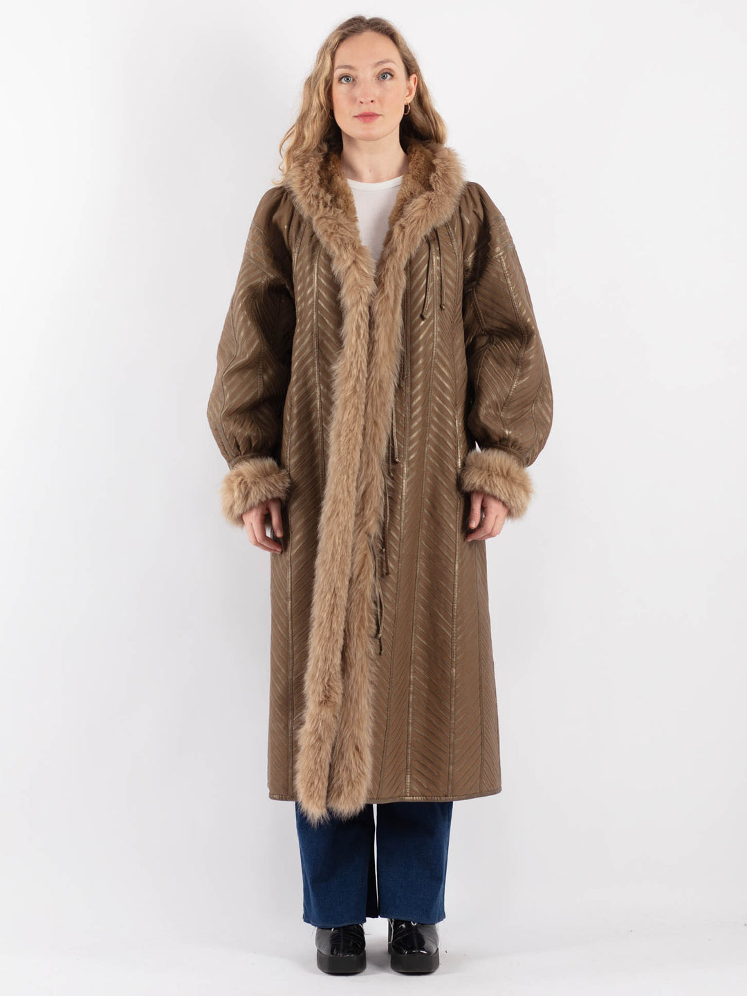 Vintage 80's Women Sheepskin Coat in Beige