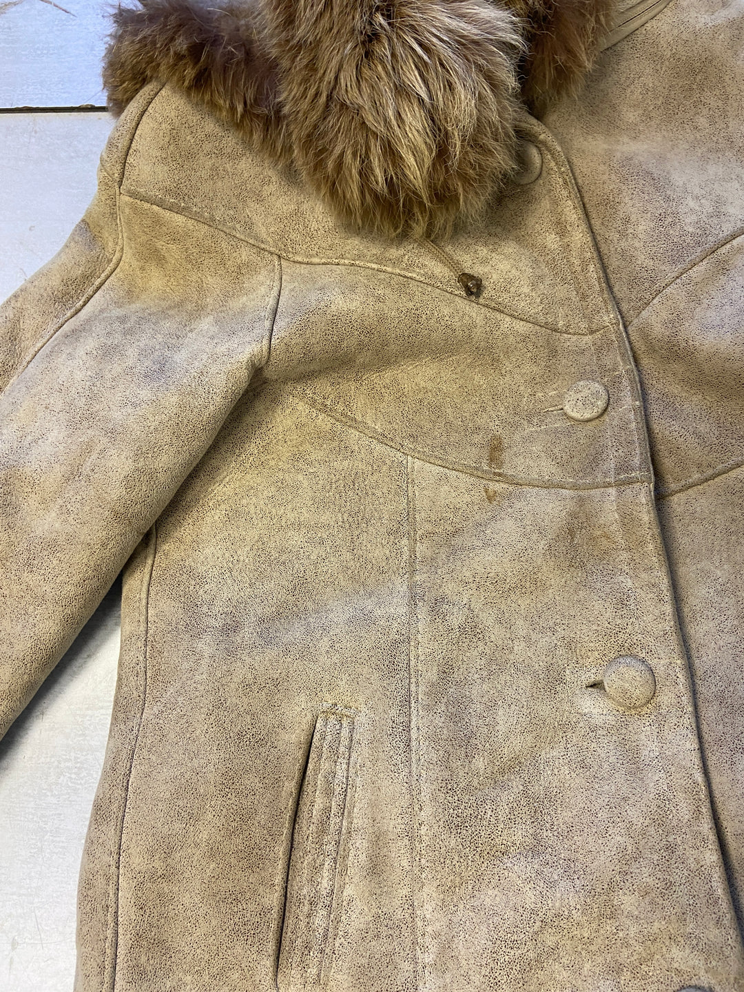 Vintage 90's Women Sheepskin Coat in Beige