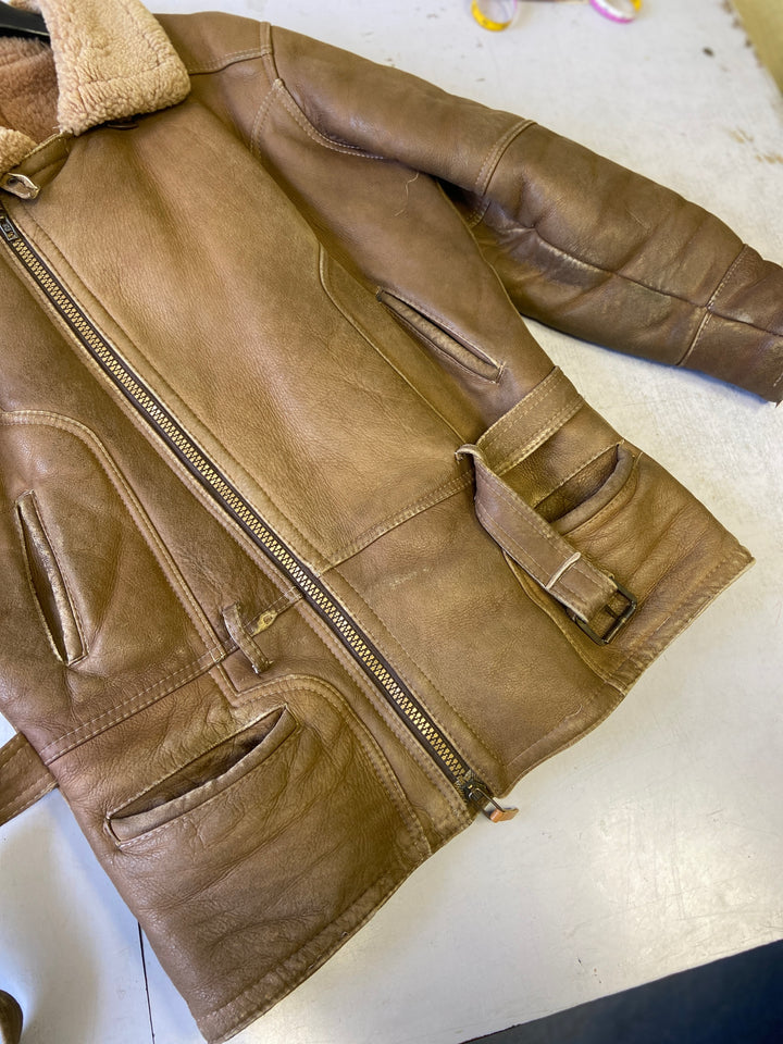 Vintage 80's Men Sheepskin Coat in BeigeZ598