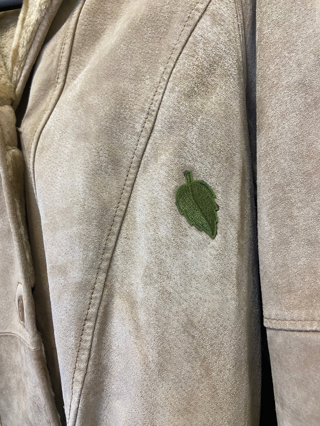 Vintage 90's Women Hooded Suede Sherpa Coat in Beige