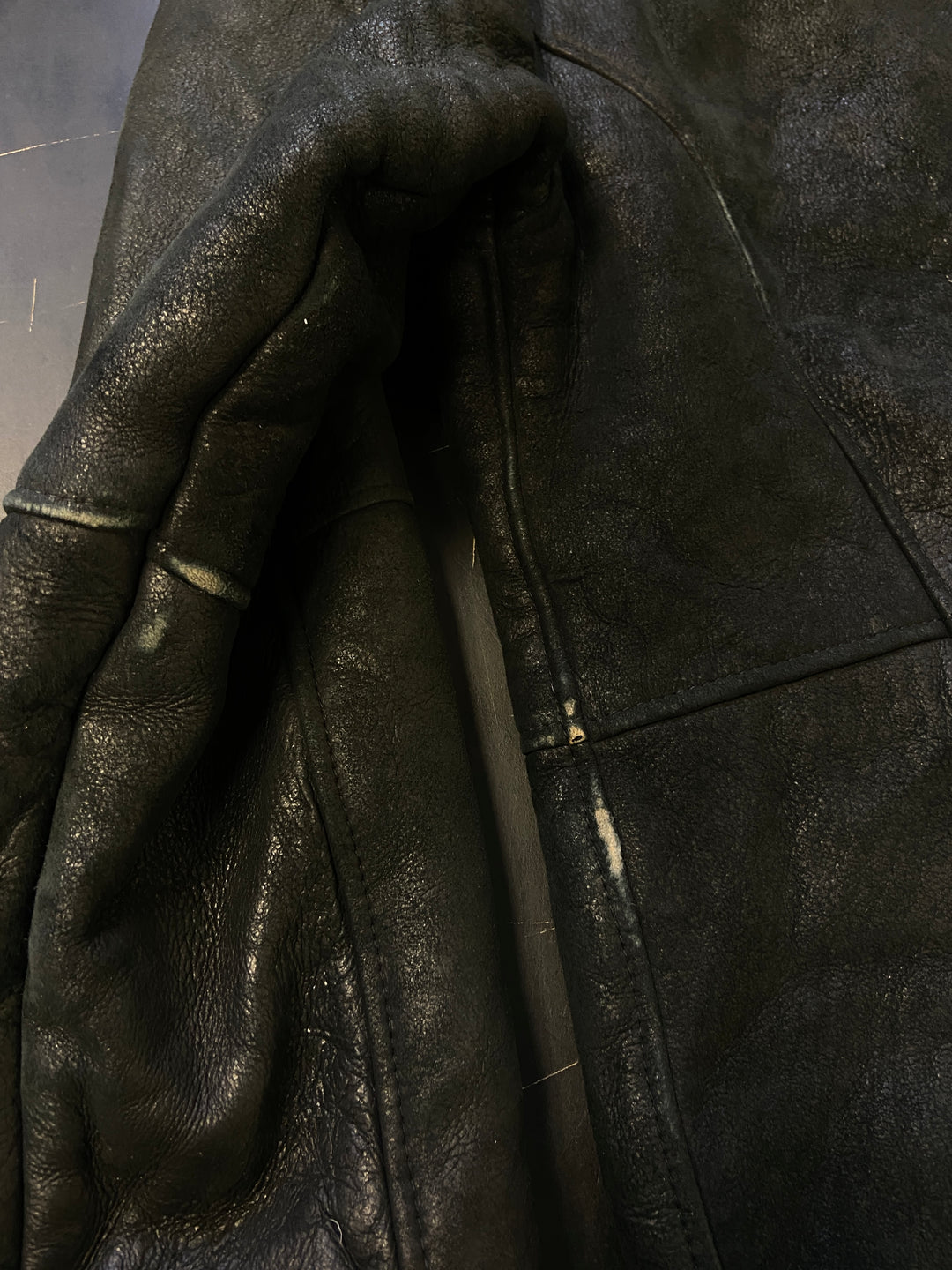 Vintage 90's Men Sheepskin Jacket in Black