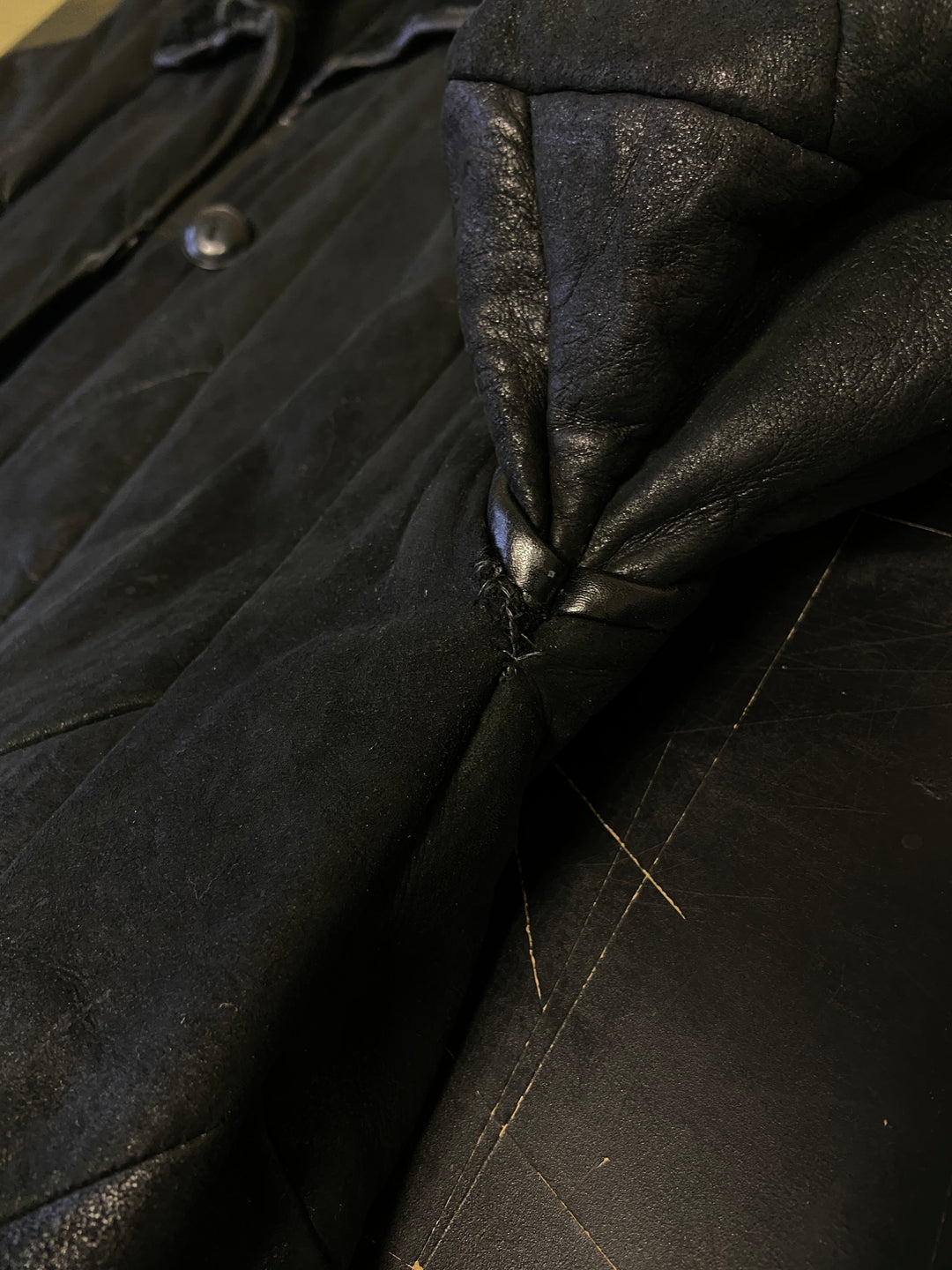 Vintage 90's Women Sheepskin Coat in BlackA0432