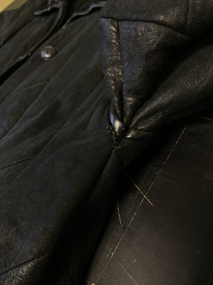 Vintage 90's Women Sheepskin Coat in BlackA0432